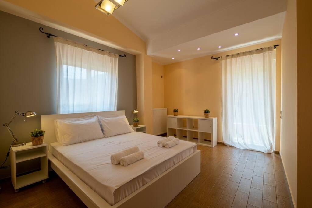 Villa Phoceus Poolfront Grande *