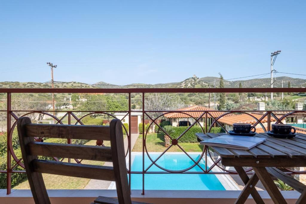 Phoceus Poolfront Grande Palaia Fokaia