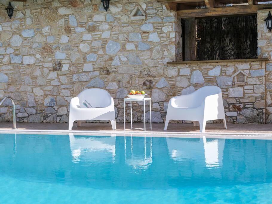 Villa Phoceus Poolfront Grande *