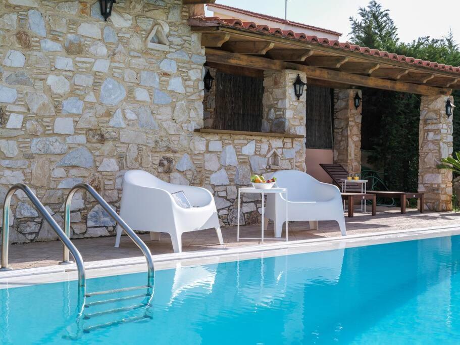 Villa Phoceus Poolfront Grande