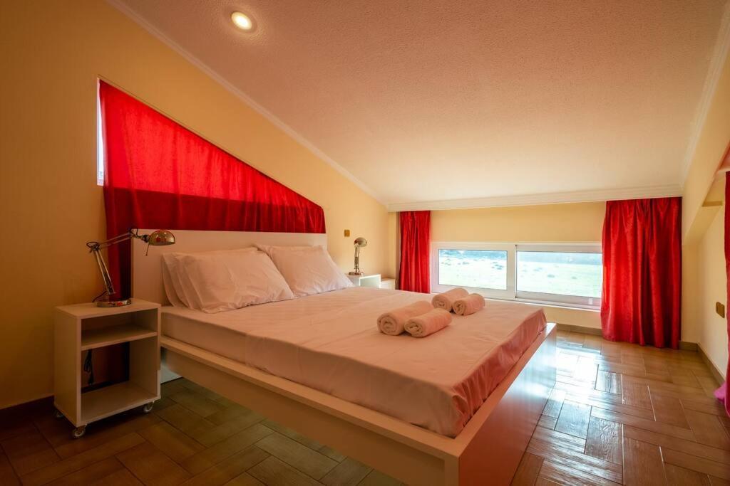 Phoceus Poolfront Grande Villa *