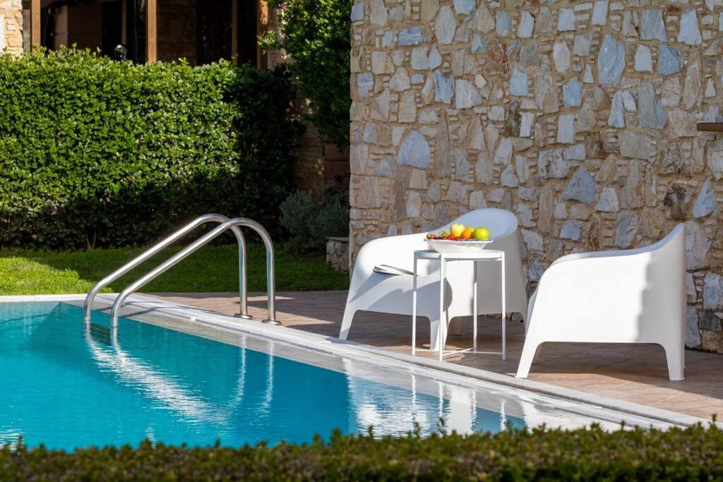 Phoceus Poolfront Grande Palaia Fokaia